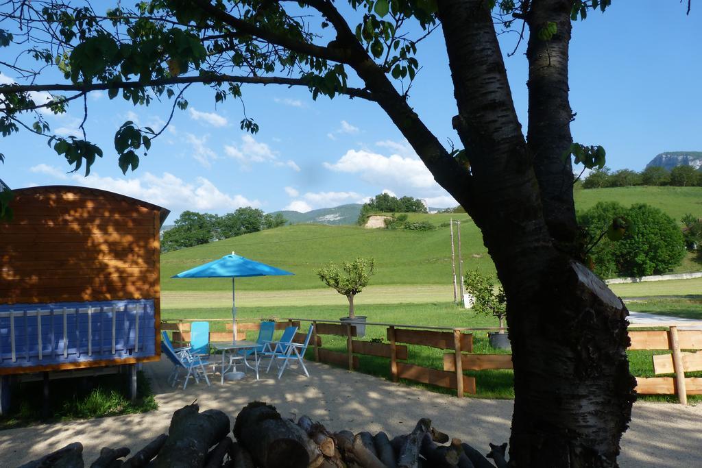 Roulottes Au Pied Du Vercors 圣·让恩·罗亚恩斯 外观 照片