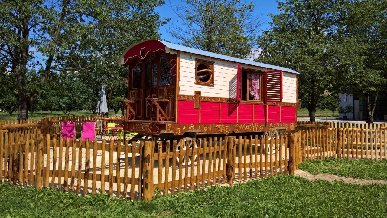 Roulottes Au Pied Du Vercors 圣·让恩·罗亚恩斯 外观 照片