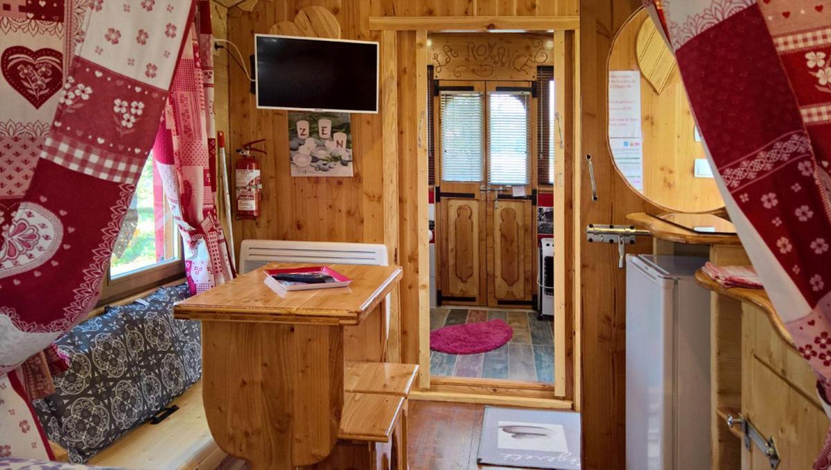 Roulottes Au Pied Du Vercors 圣·让恩·罗亚恩斯 外观 照片