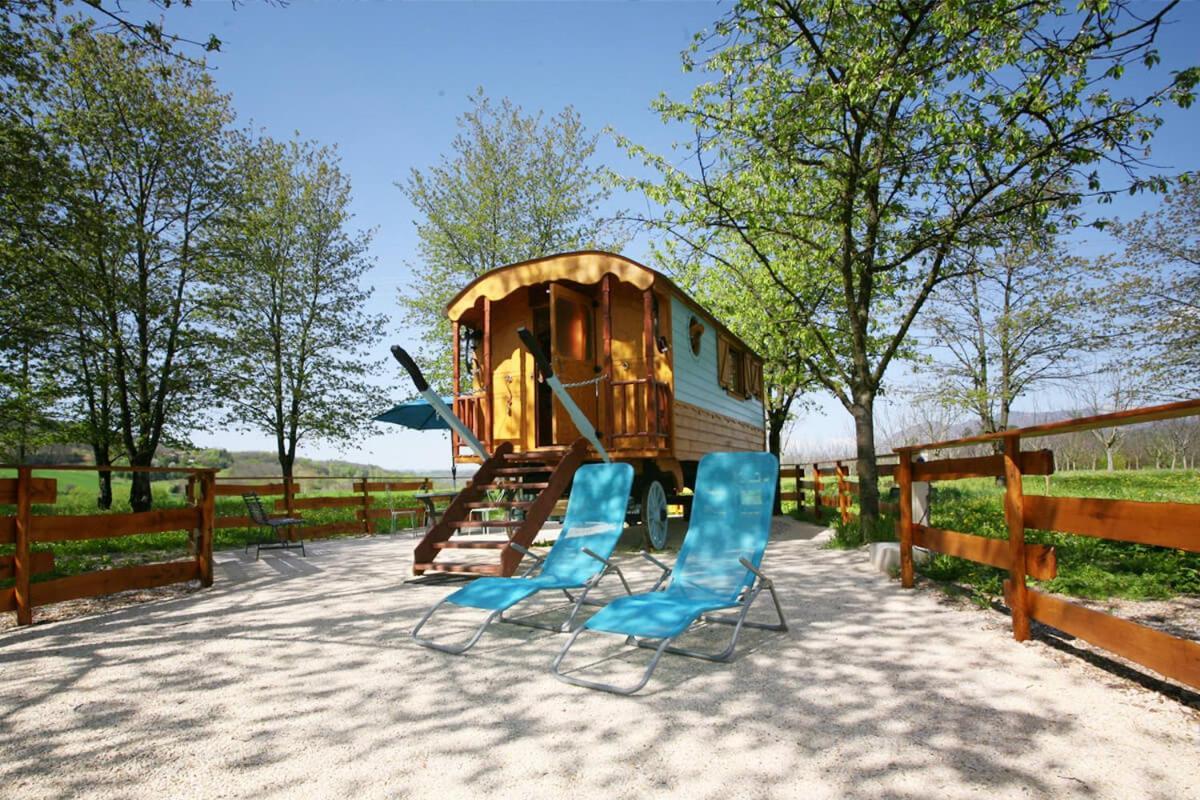 Roulottes Au Pied Du Vercors 圣·让恩·罗亚恩斯 外观 照片